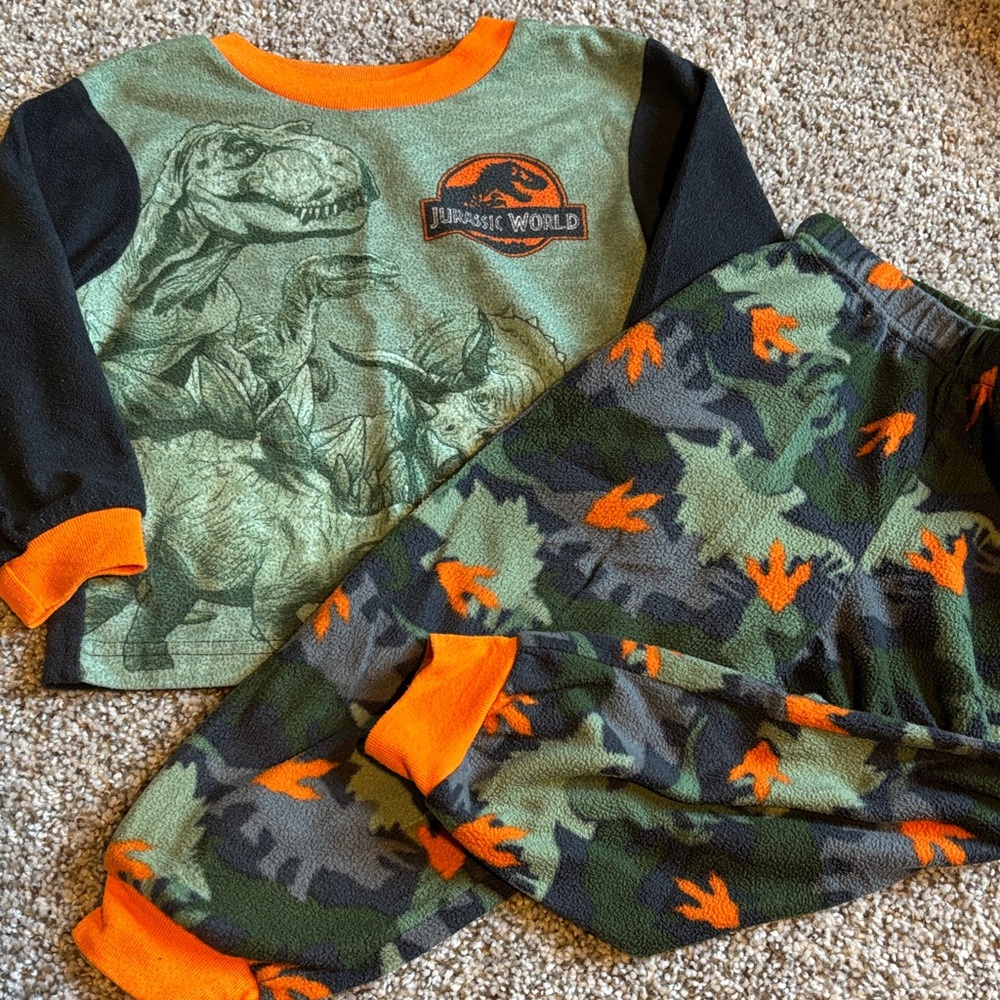 3T Jurassic world pajamas